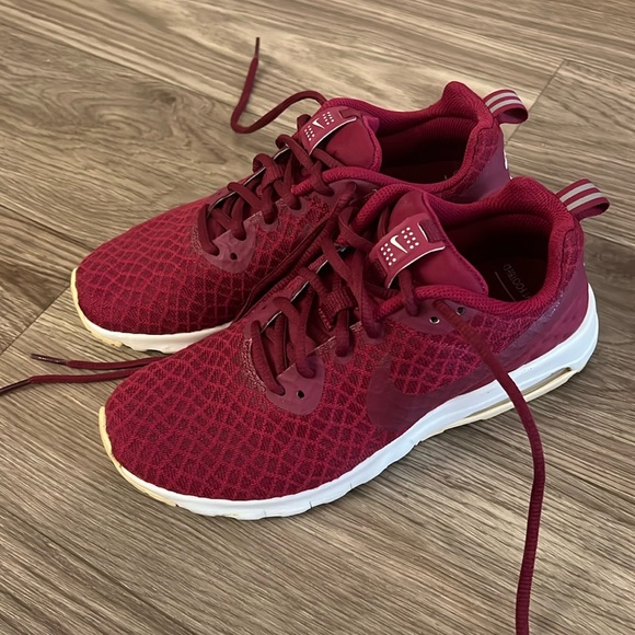 Nike AIR MAX Motion Women’s 6.5 Red Wine White - Picture 3 of 12
